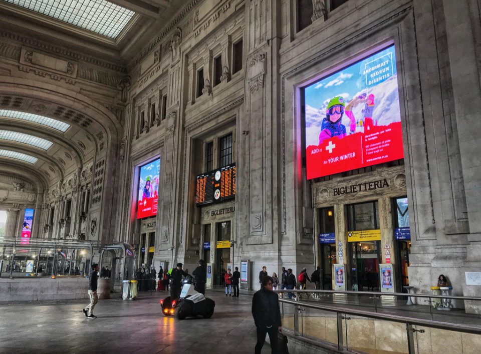 Werbesysteme in Bahnhöfen in Italien